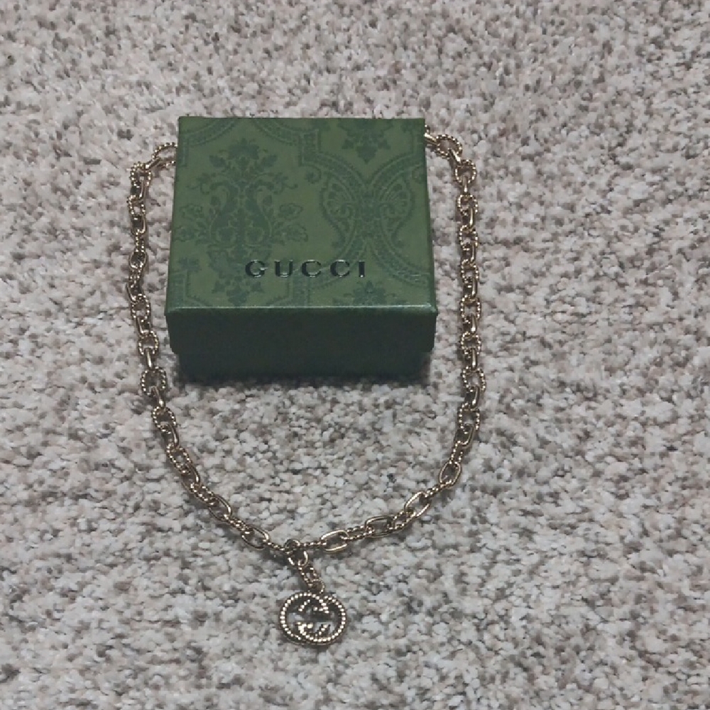 Gucci gold choker necklace
